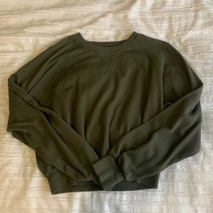 Hollister ribbed t-shirt/sweater. Olive green. Us xs